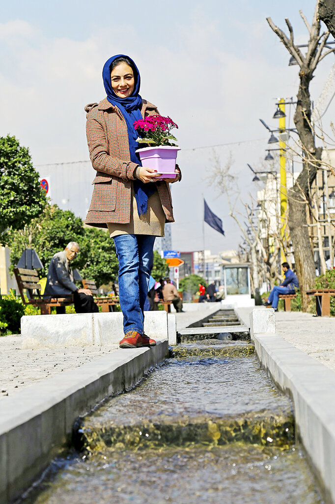 خاطرهبازی با «یکتا ناصر» | نوروز همیشه تنها گذاشتن تنهایی را با خود دارد | گردنبندهایی با گلهای بهاری خانه مادربزرگ