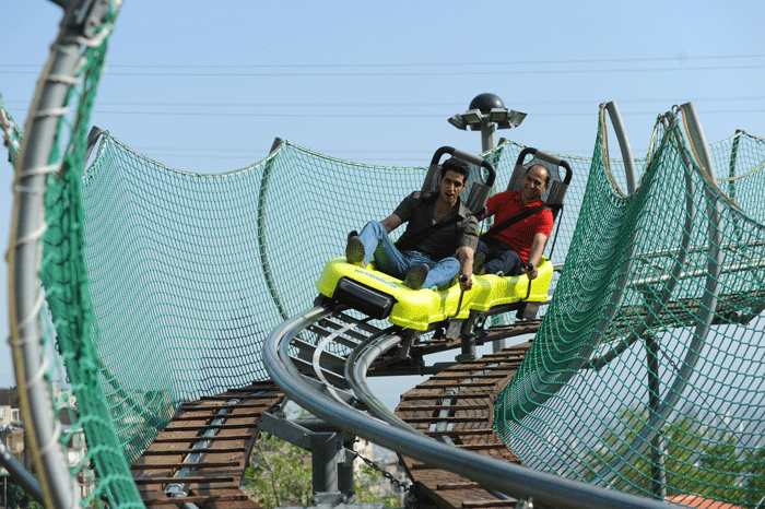 تعطیلات کجا برویم؟ | از سورتمه سواری در گلابدره تا غار شگفتانگیز وزیری