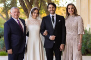 ببینید | جشن عروسی دختر پادشاه اردن؛ لحظه عقد و بله گفتن عروس | پوشش ساده ملکه و پادشاه را ببینید