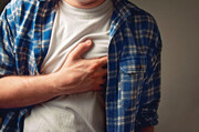 این درد نشانه بیماری قلبی است | آیا درد قفسه سینه ارتباطی با مشکلات قلبی دارد؟ | علائم سکته قلبی هنگام رانندگی را بشناسید