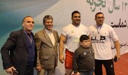 ببینید| کودک لرستانی باعث حیرت قوی ترین مرد ایران شد | او نابغه ورزش جهان می شود