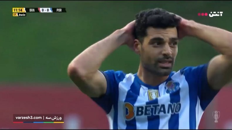 تصاویر | طارمی در مسیر تیم ملی به تله افتاد! | حسرت مهاجم ایرانی قبل از رسیدن به ایران