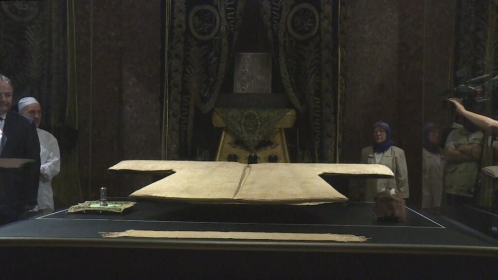 رونمایی از لباس حضرت محمد در ترکیه رونمایی از لباس حضرت محمد در ترکیه