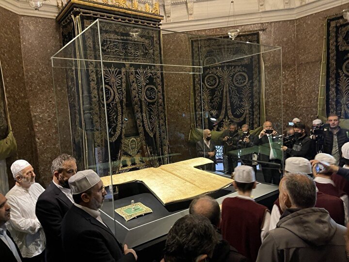 رونمایی از لباس حضرت محمد در ترکیه رونمایی از لباس حضرت محمد در ترکیه