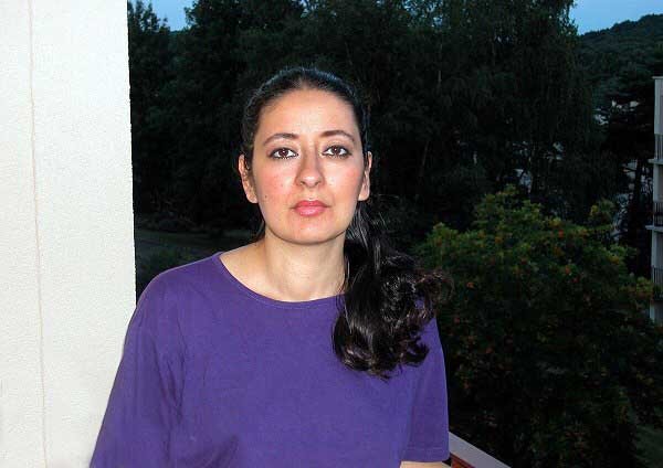 عکس دیده نشده فیروزه ؛ دختر ابوالحسن بنیصدر | او همسر مسعود رجوی بود