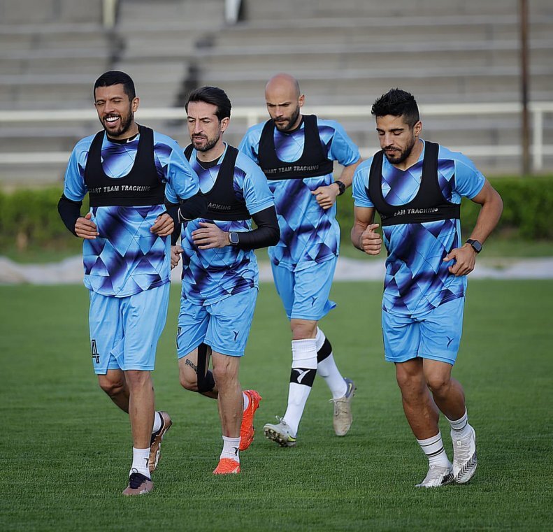 هواپیمایی که علیه قهرمانی پرسپولیس به زمین نشست