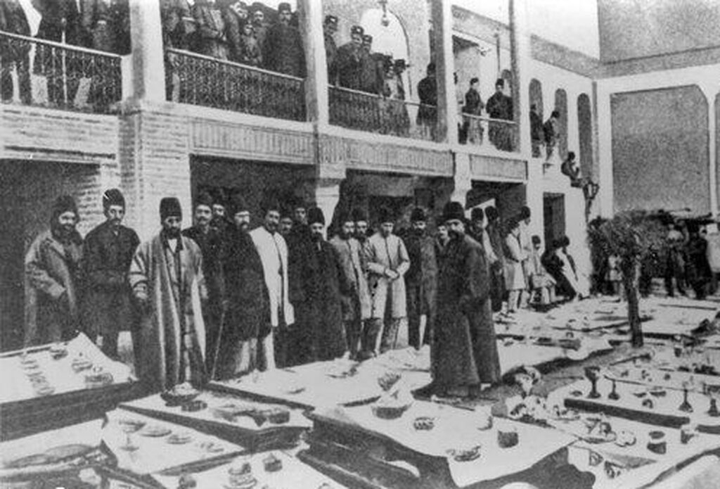 سنتهای روزهداری در طهران قدیم | از مشت کوبیدن به دیوار همسایه تا صحیفهخوانی و گستردن «دسترخوان»