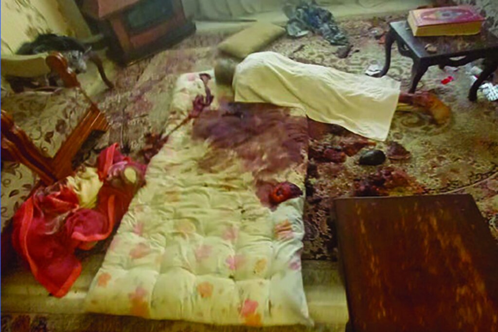 عکس 18+| خوردن قلب پدر بعد از قتل فجیع او | پسر خونخوار شکم و سینه پدرش را با چاقوی میوهخوری شکافت | کشف جسد مقتول با امعا و احشای بیرونریخته از شکم