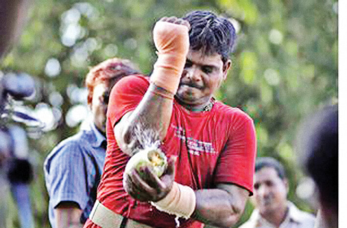 قویترین رکورداران گینس | رکوردهای شگفتانگیز، از مردانی که ضربه آهنیها دارند