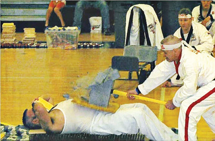 قویترین رکورداران گینس | رکوردهای شگفتانگیز، از مردانی که ضربه آهنیها دارند