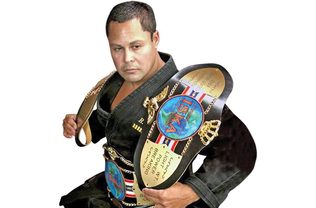 قویترین رکورداران گینس | رکوردهای شگفتانگیز، از مردانی که ضربه آهنیها دارند