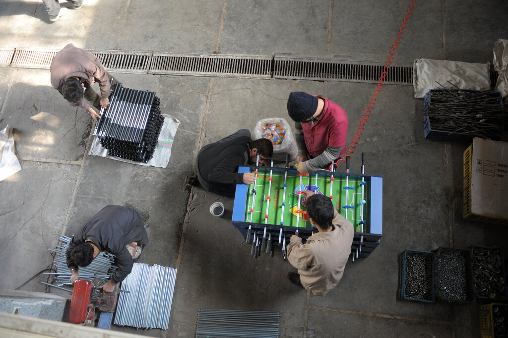 قهرمان محله | معلمی که کارفرمای بچههای کمتوان ذهنی است