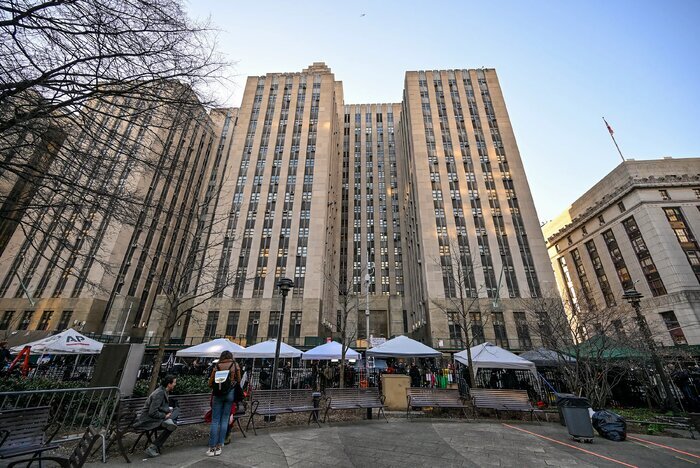 ببینید | درگیری مخالفان و موافقان ترامپ در اطراف دادگاه منهتن