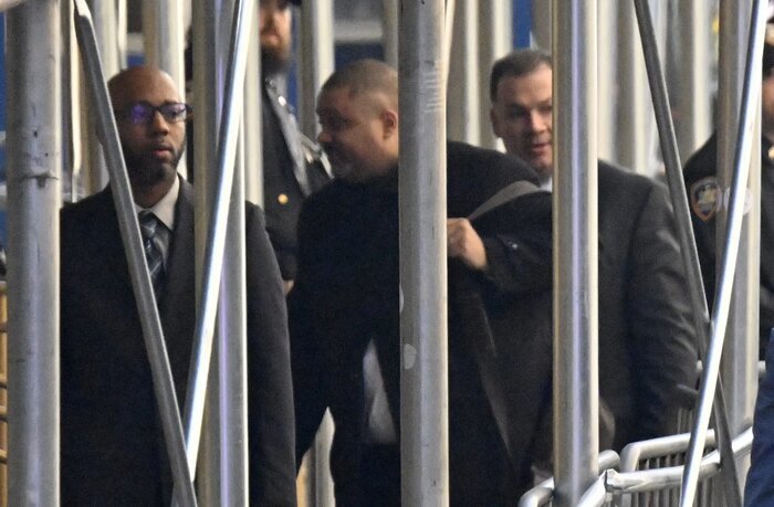 ببینید | درگیری مخالفان و موافقان ترامپ در اطراف دادگاه منهتن