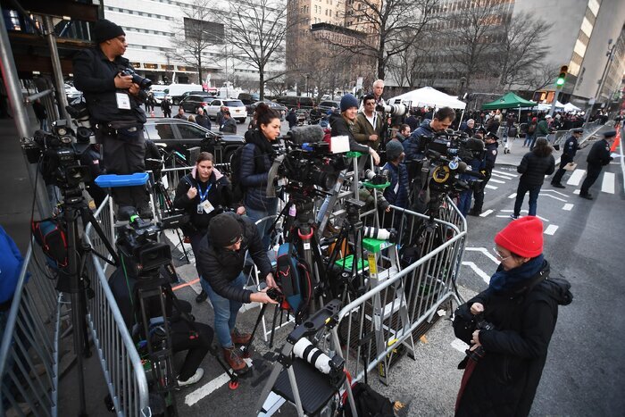 ببینید | درگیری مخالفان و موافقان ترامپ در اطراف دادگاه منهتن