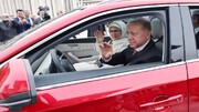 تصاویر اردوغان و همسرش سوار بر خودروی برقی ساخت ترکیه | توگ قرمز رنگ فردا به الهام علی اف تحویل می‌شود