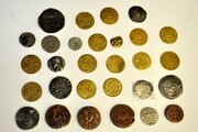 کشف سکه های عتیقه در ورامین که نقش یک زن بر روی آن است