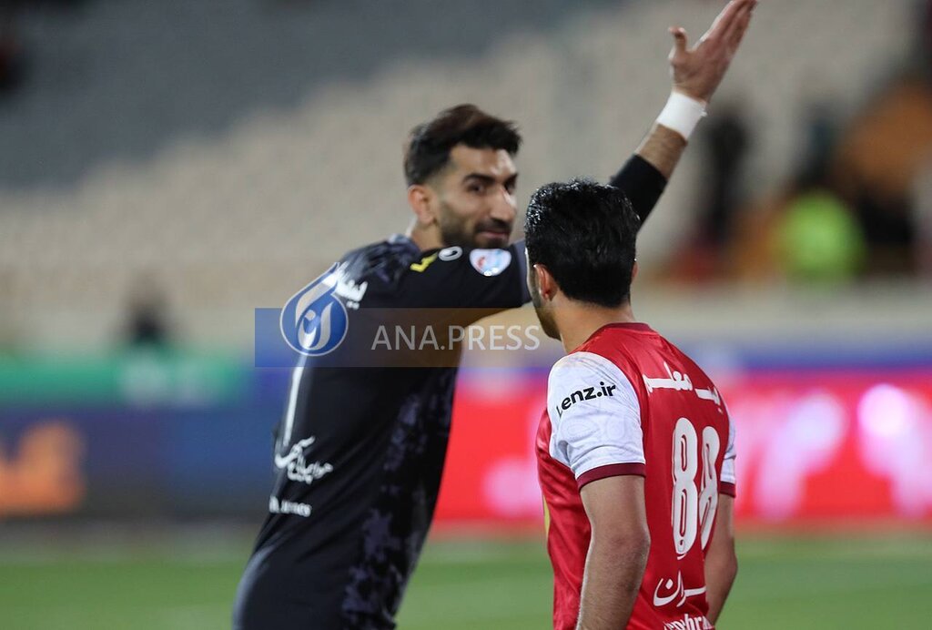 تصاویر | درگیری عجیب ۲ بازیکن باتجربه پرسپولیس بعد از بازی با ملوان 