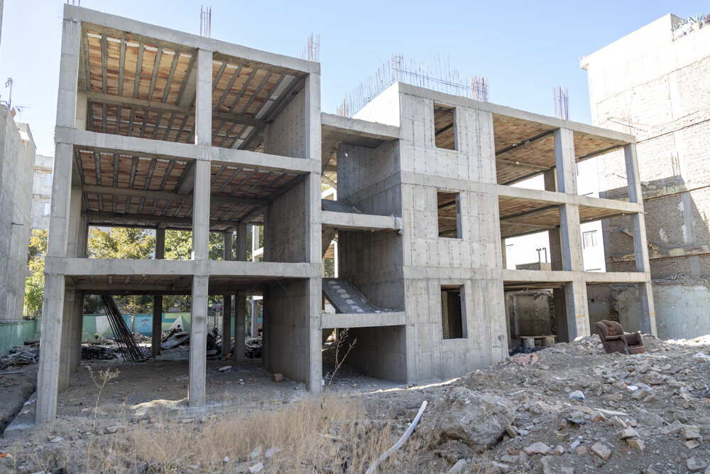 مدرسه نیمهکاره اسوه منطقه۹ با چه مقدار بودجه تکمیل میشود؟ | هزار دانشآموز در انتظار نیکوکاران مدرسهساز