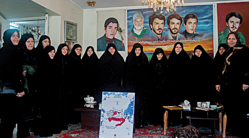 مادر محمود، مجتبی و محمدرضا از دلتنگیهایش میگوید | مجتبی به جای تحصیل در آمریکا سر از جبهه درآورد | شب هفت محمود، مجتبی هم شهید شد