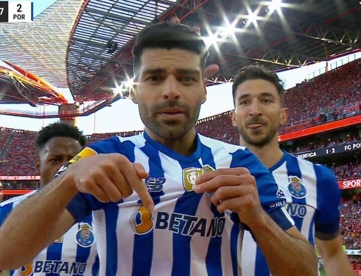 تصاویر| شادی جنجالی طارمی مقابل دشمن پورتو | اقدام خشن هواداران بنفیکا در برابر ۲ حرکت روی اعصاب ستاره ایرانی