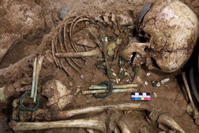 تصاویر جسد کودکان سه هزار سالهای که در قزوین پیدا شده است | یکی از کودکان ثروتمند بوده است