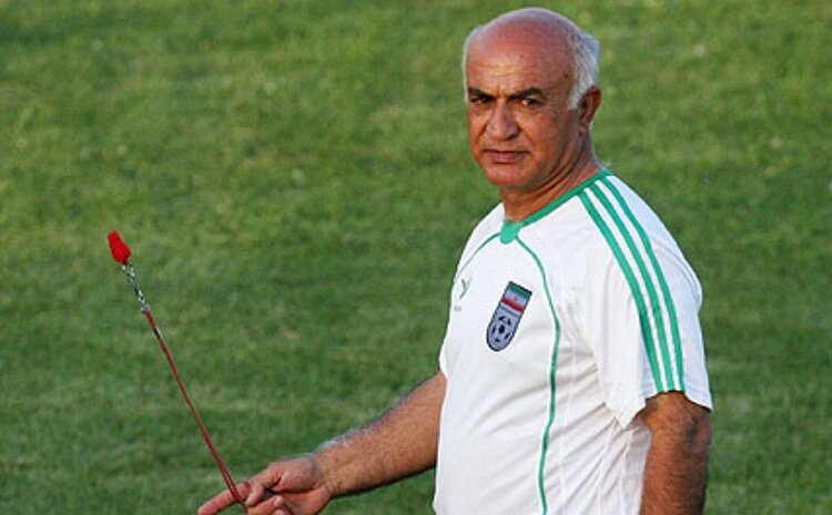 سرمربی سابق تیم ملی: بازیکنان اگر طاقت شعار هواداران را ندارند به جام جهانی نروند!