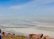 ببینید | بلند شدن توفان نمک در دریاچه ارومیه