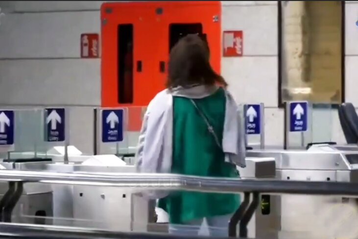 ورود زنان بی‌حجاب به مترو