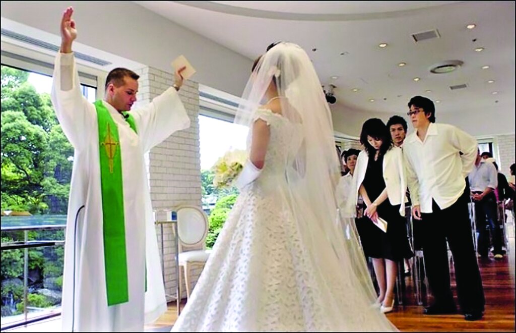 چـــــشم بادامیهای ســردرگـم | عادتها و رسمهای عجیب ژاپنی