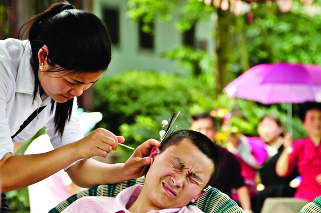 چـــــشم بادامیهای ســردرگـم | عادتها و رسمهای عجیب ژاپنی