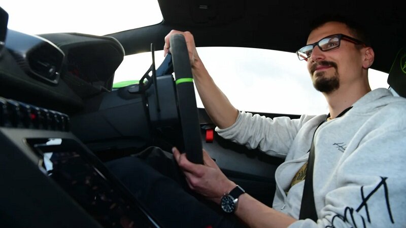 تصاویر | نسخه ارتقا یافته هوراکان تکنیکا دوباره در جادهها میتازد