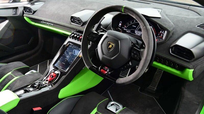 تصاویر | نسخه ارتقا یافته هوراکان تکنیکا دوباره در جادهها میتازد