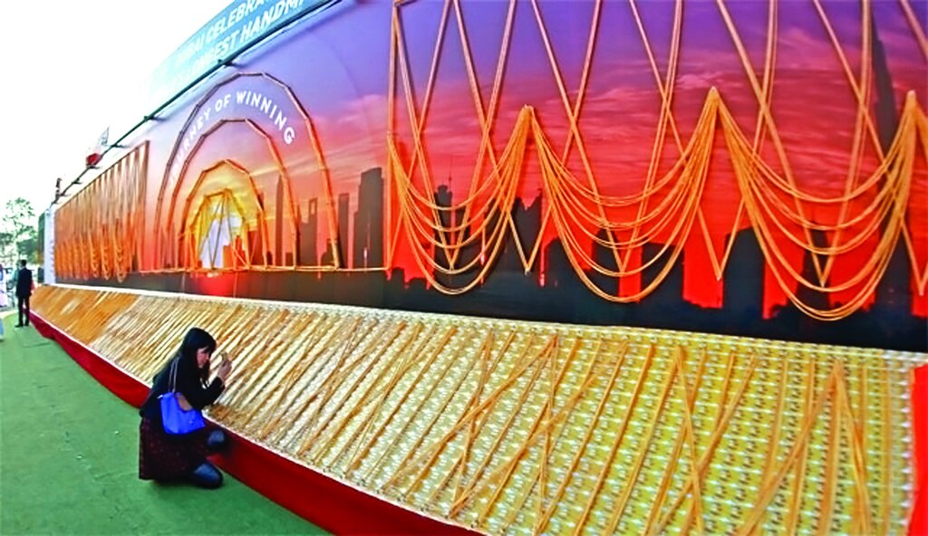 ببینید | این زنجیر طلا ۵۵۲۲۰۰۰ متر طول دارد | ماجرای ساخت این زنجیر طلای طولانی و گران قیمت چیست؟