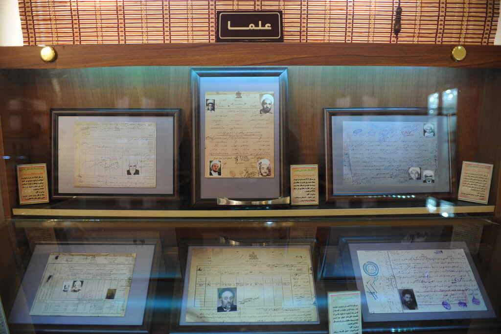 شناسنامه امام خمینی(ره)، امام موسیصدر، سهراب سپهری و جهانپهلوان تختی را اینجا ببینید