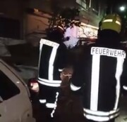تصاویر سقوط درخت روی یک خودرو در مشهد | حضور آتش نشانی در محل حادثه