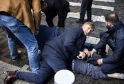 ببینید | لحظه حمله معترضان خشمگین به رئیس جمهور فرانسه