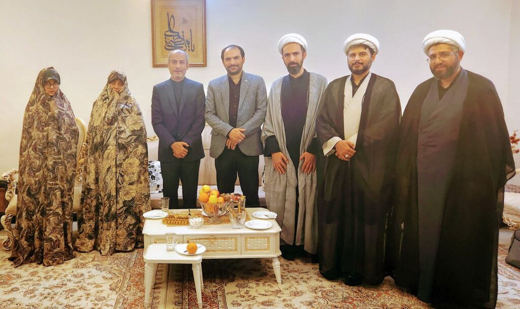 تقدیر موسسه همشهری از دختر نوجوان آمر به معروف | ویدئوی برخورد زشت یک بی‌حجاب با این دختر آمر به معروف را ببینید