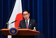 اولین تصاویر لحظه سوء قصد به نخست وزیر ژاپن | وضعیت فومیو کیشیدا نخست وزیر ژاپن را ببینید