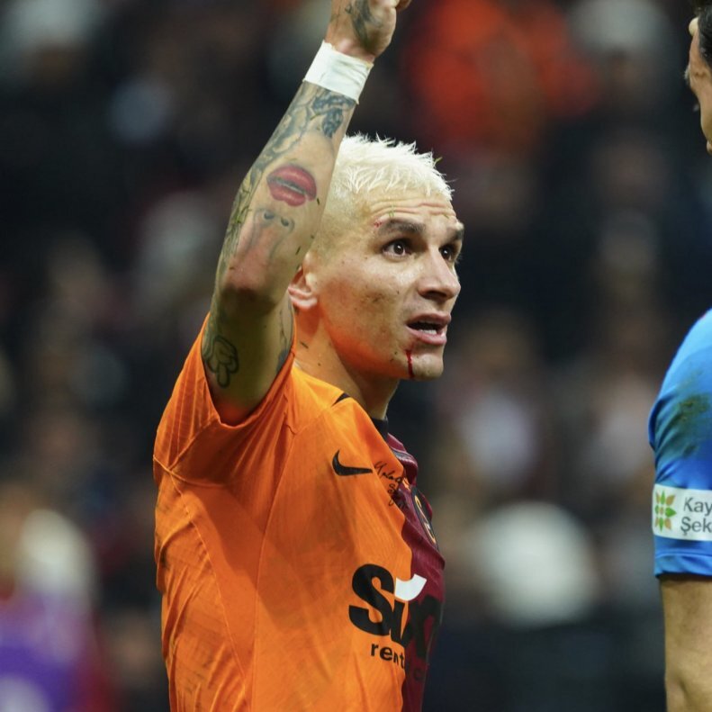 تصاویر | خطای هولناک لژیونر ایرانی بدتر از ضربه کعبی به فیگو! | کارت قرمز مستقیم برای ضربه کشنده!