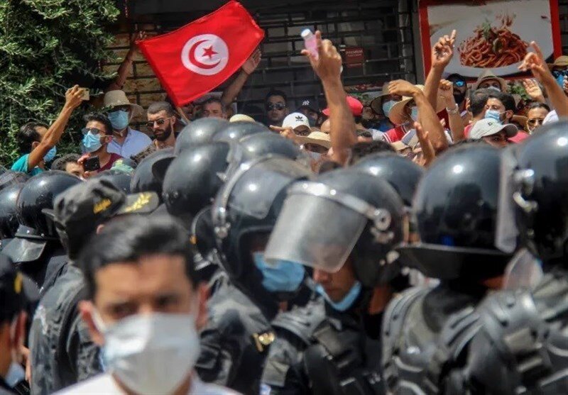 تصاویر | یک فوتبالیست خودش را آتش زد! | اعتراض گسترده در واکنش به مرگ تکاندهنده