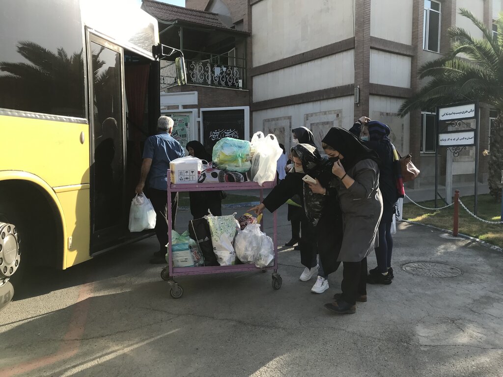 قهرمان محله | دختر ۲۲ساله از کانادا برگشته؛ رفیق شفیق مادربزرگهای کهریزک