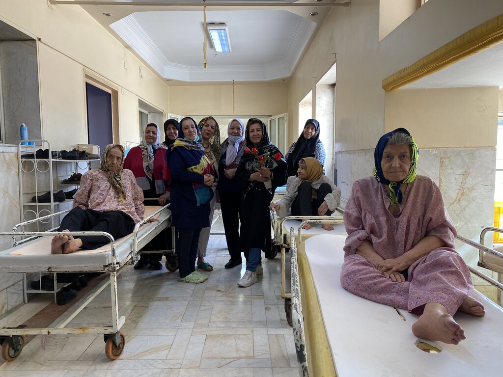 قهرمان محله | دختر ۲۲ساله از کانادا برگشته؛ رفیق شفیق مادربزرگهای کهریزک