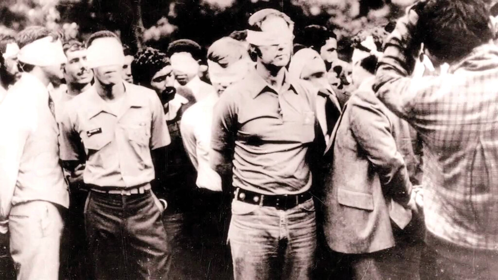 خانه رمالهای CIA لو رفت | اتفاقی باورنکردنی ؛ استفاده از رمالها برای جاسوسی در سازمان اطلاعات آمریکا | احمقانه آمریکایی!