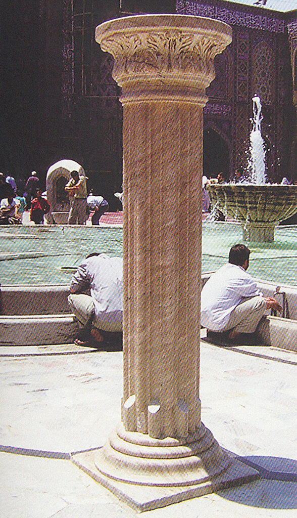 تصاویر | این مرد تنها ساعتساز حرم امام رضا(ع) است | اینجا زمان با عشق کوک میشود