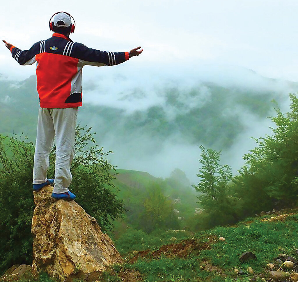 این مرد ثروتمند ایرانی تمام داراییهایش را بخشید و «کولهگرد» شد