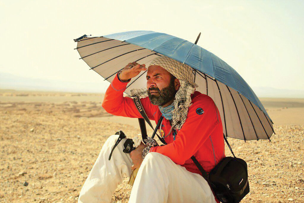 این مرد ثروتمند ایرانی تمام داراییهایش را بخشید و «کولهگرد» شد