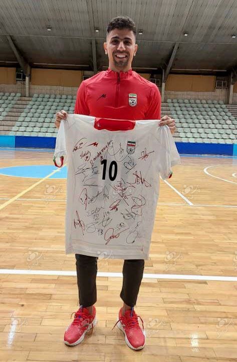 عکس | اقدام تحسینبرانگیز کاپیتان تیم ملی در حمایت از زندانیان