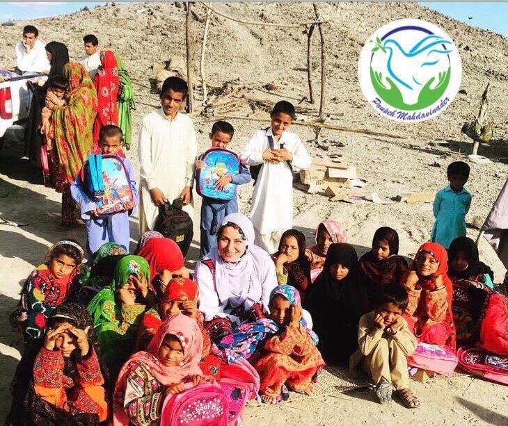 این زن با دوچرخه به دور دنیا سفر کرد | جهانگردی برای کمک به کودکان یتیم مناطق محروم