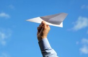 رکورد پرواز هواپیمای کاغذی شکسته شد! | ماه‌ها تحقیق در مورد آیرودینامیک و اوریگامی